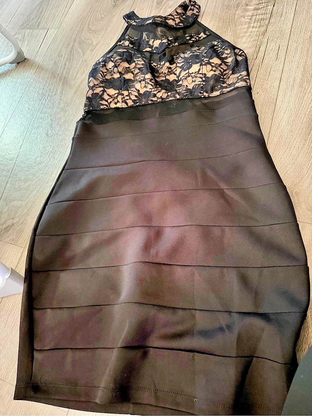 Emerald Sundae Black Floral Lace Midi Dress Size Large